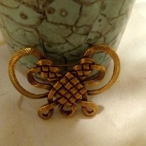 1982 MMA Love Knot Brooch Goldtone Metropolitan Museum of Art
